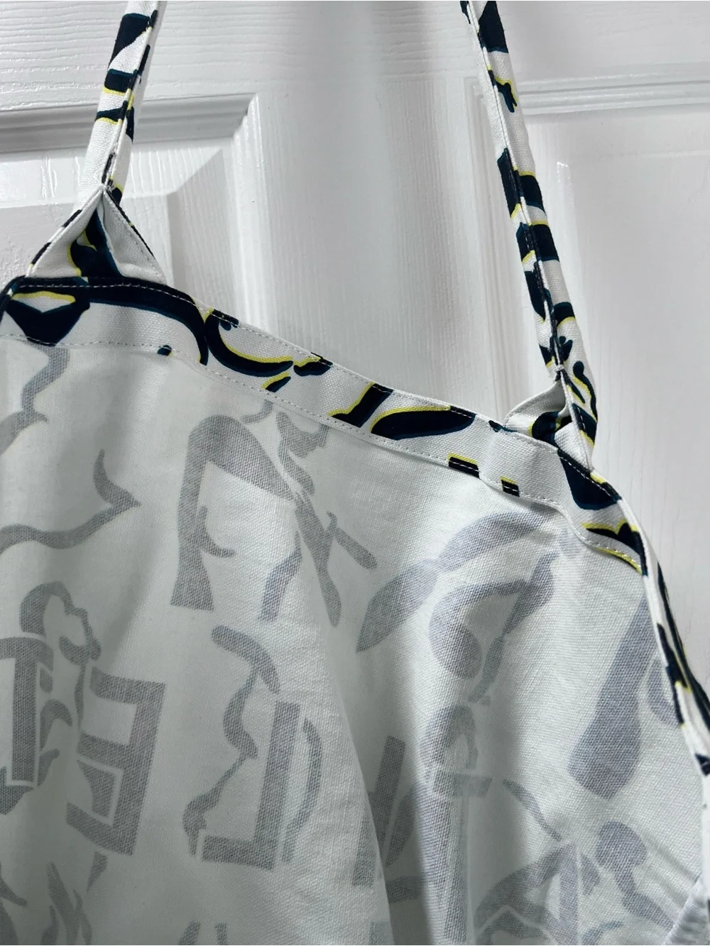 NWT Athleta White Canvas Tote Bag Athlete Logo Gym Bag Beach Travel Athleisure